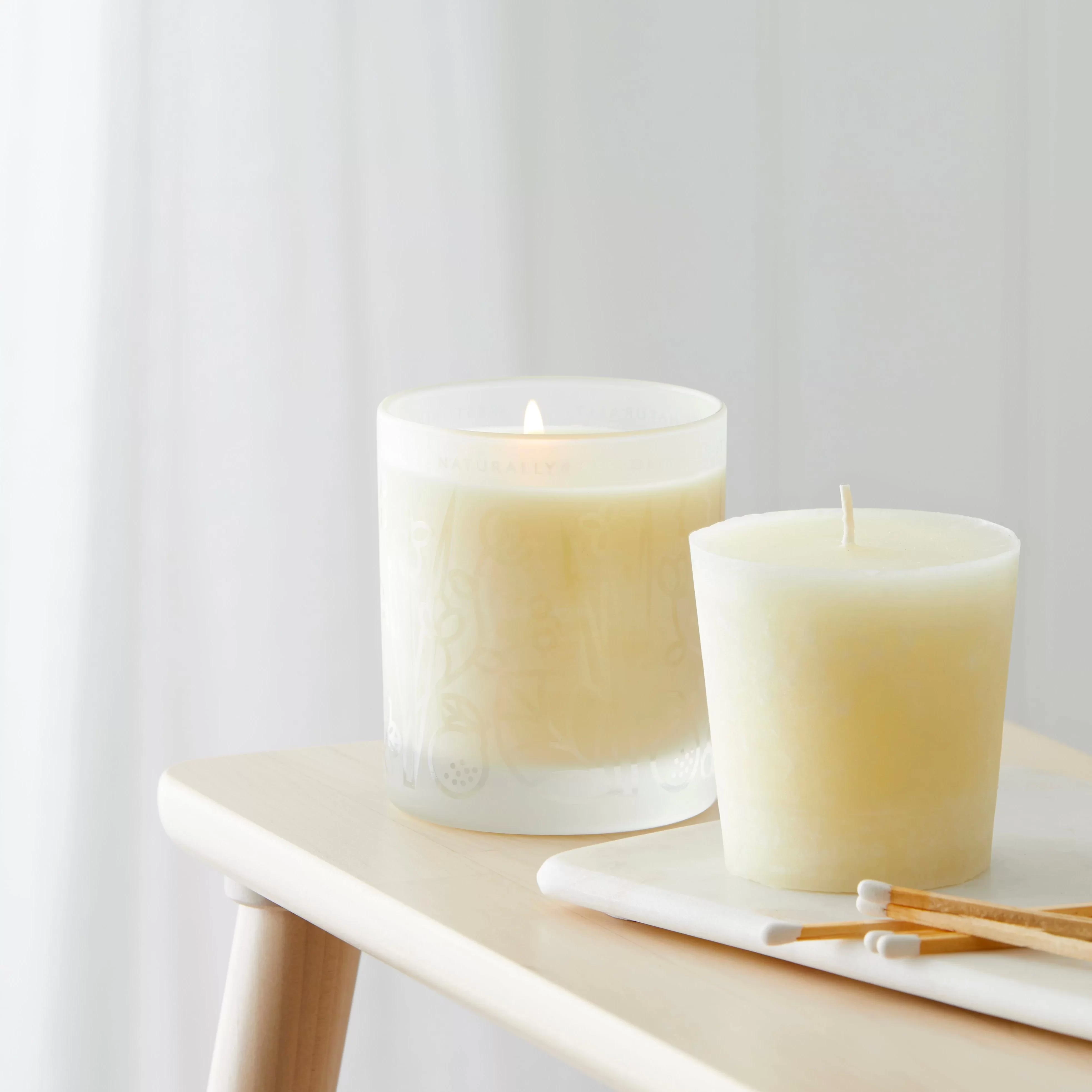 Best Calming Essential Oils in Candles for Stress Relief: Enhance Your Relaxation Routine