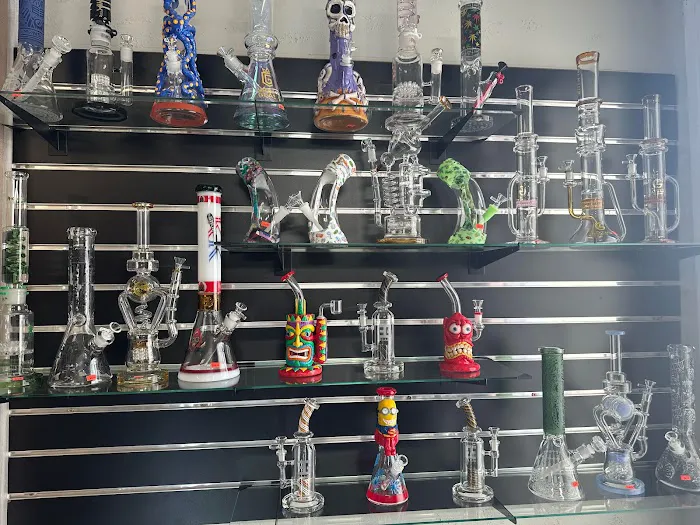 Broadway Smoke World 3