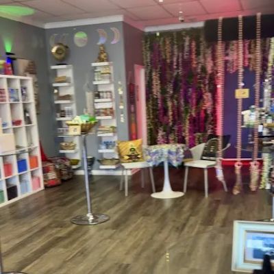 Unique Vibes Botanica