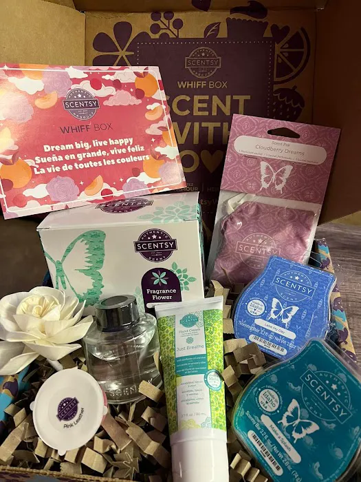 Alex Patterson Independent Scentsy Consultant (That Smelly Chick Scents) 7