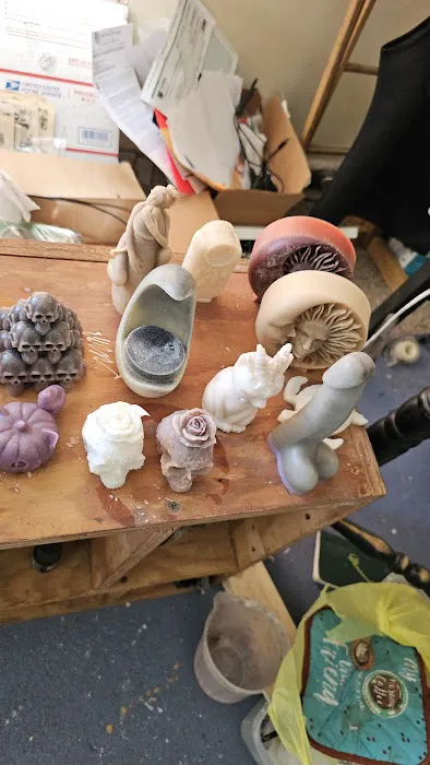 Randy's Skulls&Gemstones Candle&Candy Co 4