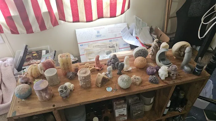Randy's Skulls&Gemstones Candle&Candy Co 8