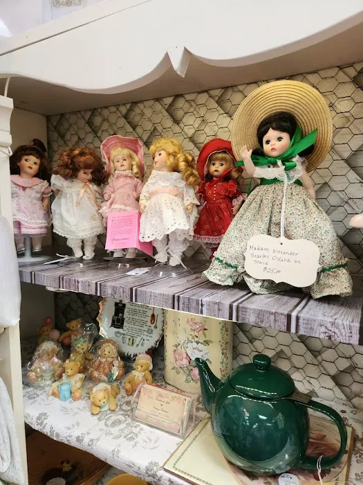 Betty's Attic & Jen's Jewels 7