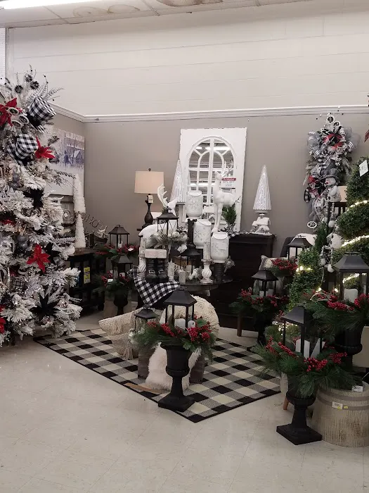 Trees n Trends - Henderson, KY 7