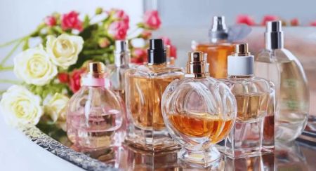 A Guide to Understanding Perfume Ingredients: Floral, Woody, and Fruity Notes