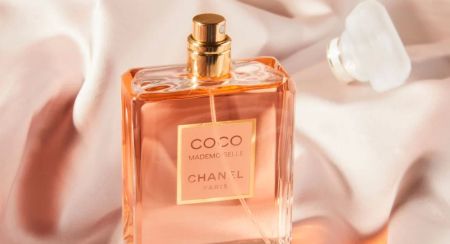 Best Perfumes for Making a Fresh Impression with Uplifting Fragrances