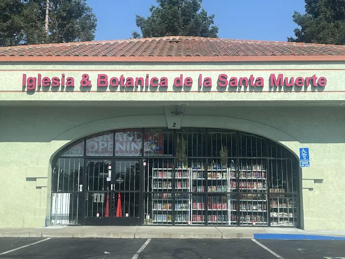 Iglesia Y Botanica De la Santa Muerte 9