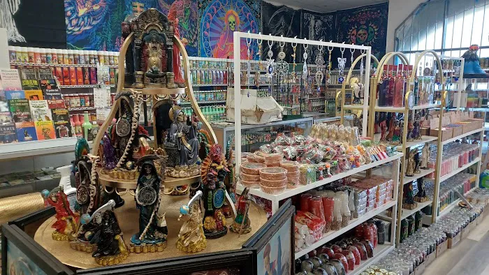 Iglesia Y Botanica De la Santa Muerte 6