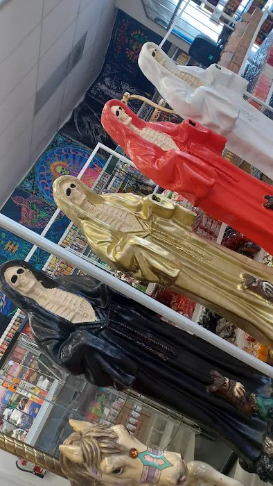 Iglesia Y Botanica De la Santa Muerte 4