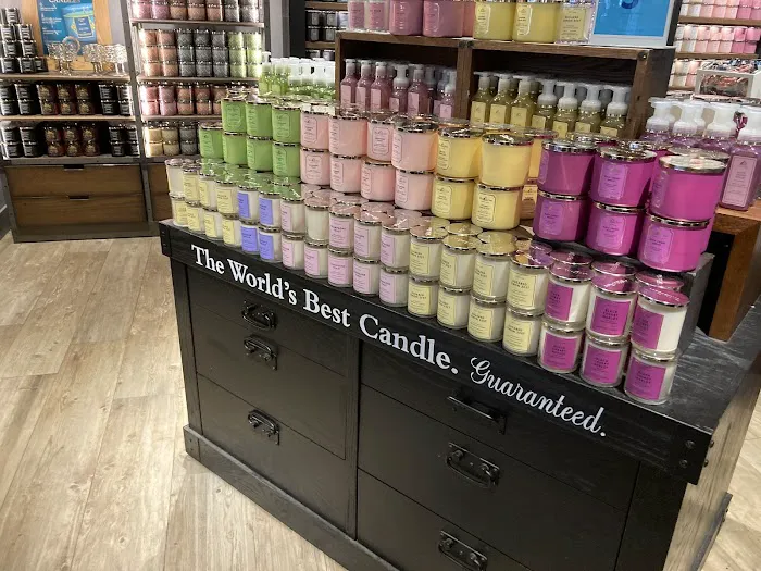 The White Barn Candle Co. 1