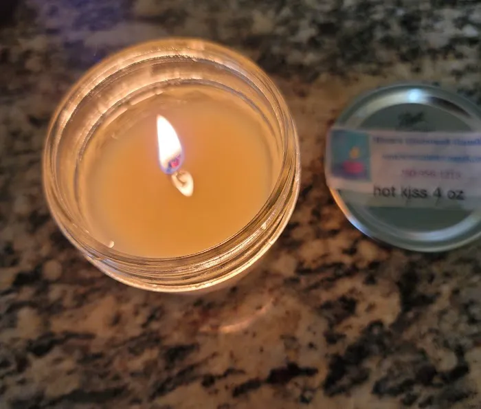 Mom's Gourmet Candles 0