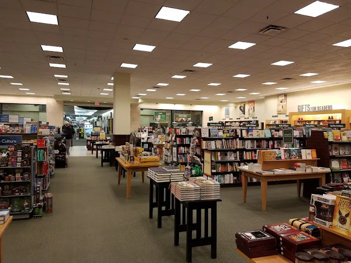 Barnes & Noble 8