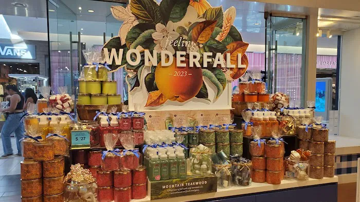 Bath & Body Works 1