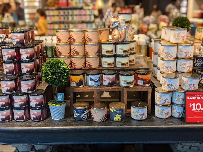 The White Barn Candle Co. 7