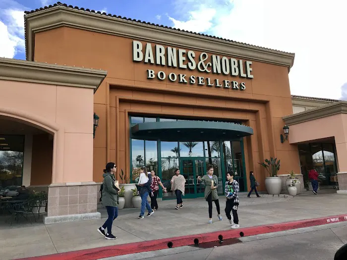 Barnes & Noble 8