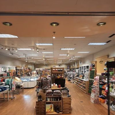 Suzanne's Hallmark Shop