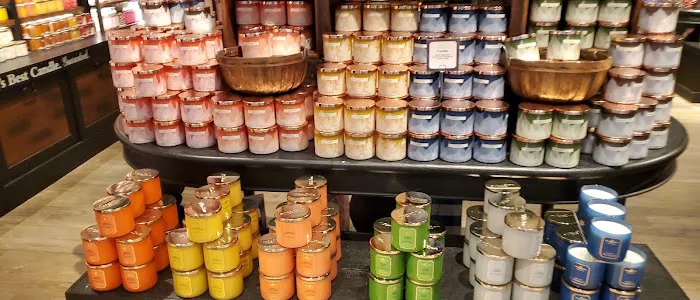 The White Barn Candle Co. 1