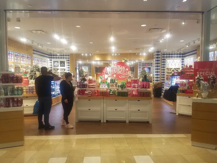 Bath & Body Works 1