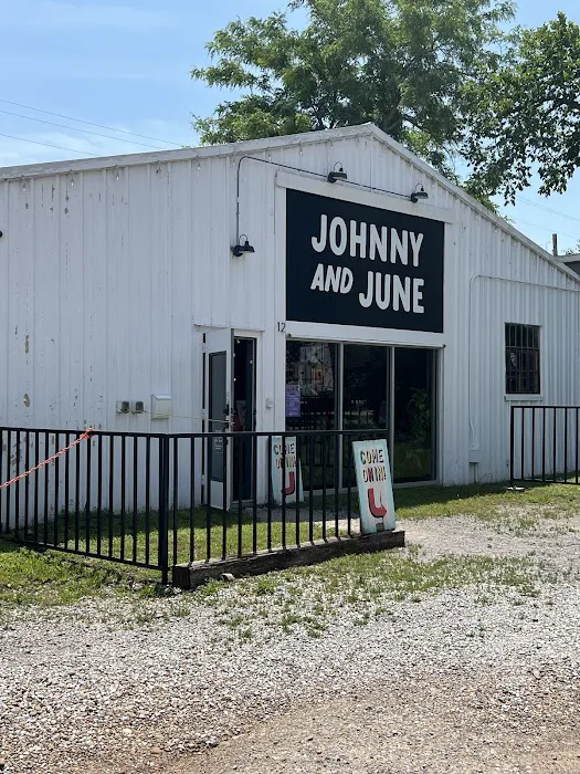 Johnny and June 0