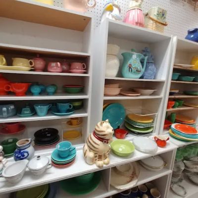 G & Me Antiques, Candles and Gifts