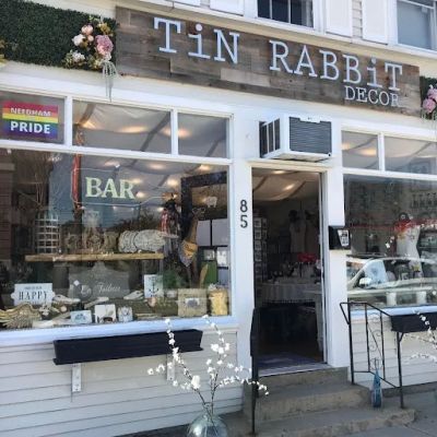 TiN RABBiT DECOR