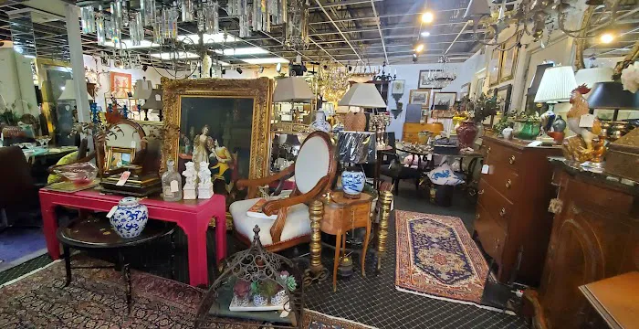 2 Girls Antiques & Estate Decor 1