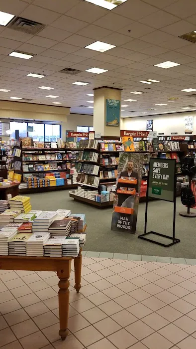 Barnes & Noble 6