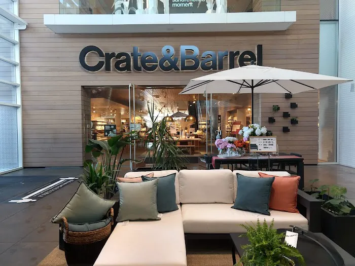 Crate & Barrel 0