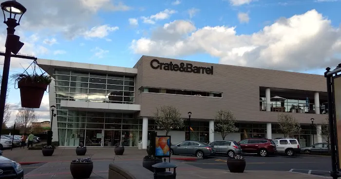 Crate & Barrel 0