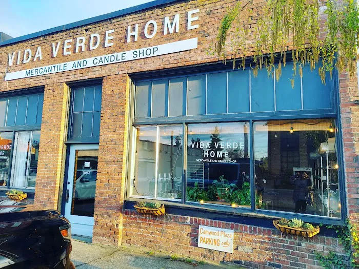 Vida Verde Home Mercantile and Candle Shop 8