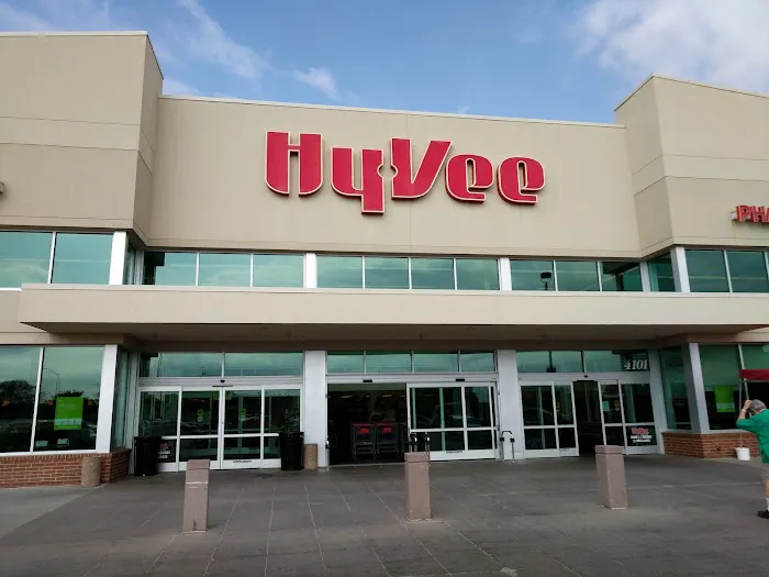 Hy-Vee Grocery Store 3