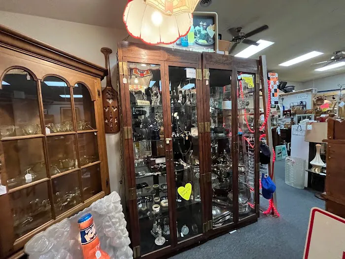 Great Lakes Antiques Boutique 3