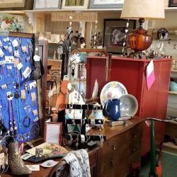 Caldwell Cottage: Antiques Interiors Gifts ico