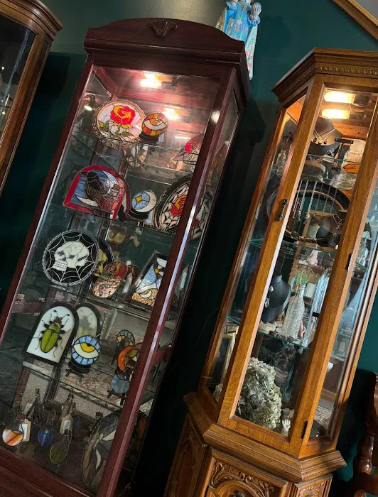 Curio Cabinet of the Hudson Valley 8