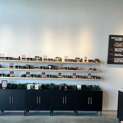 Luxe & Ash Candle Co./Candle Pour Bar