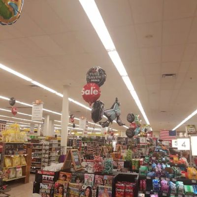 Hy-Vee Grocery Store