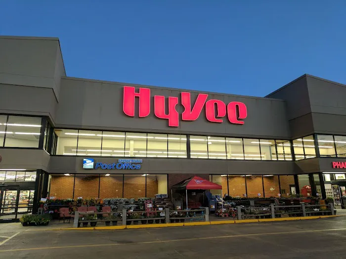 Hy-Vee Grocery Store 0