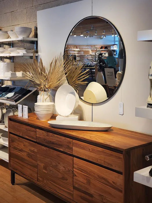 Crate & Barrel 0