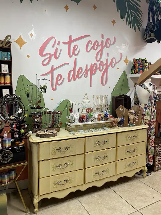 Despojitos Boutique + Gift Shop 0