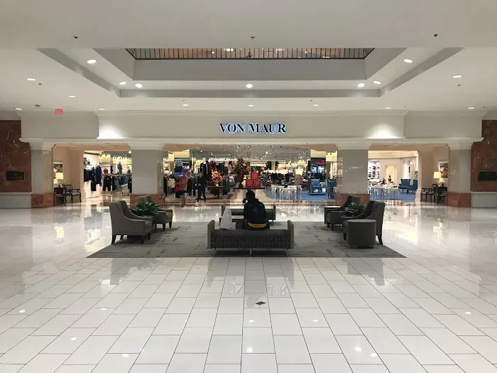 Von Maur 1