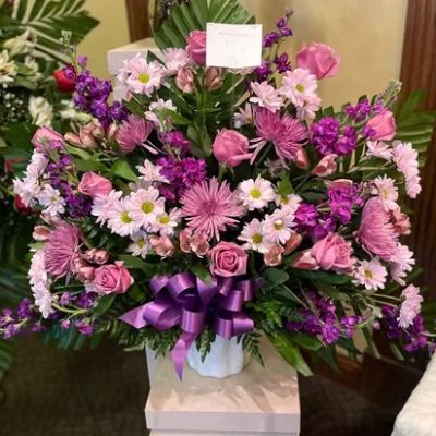 Mary M's Walnut House Flowers and Gifts