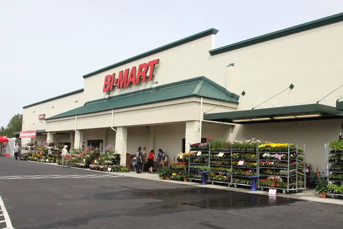 Bi-Mart Membership Discount Stores 0