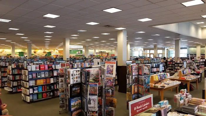 Barnes & Noble 7