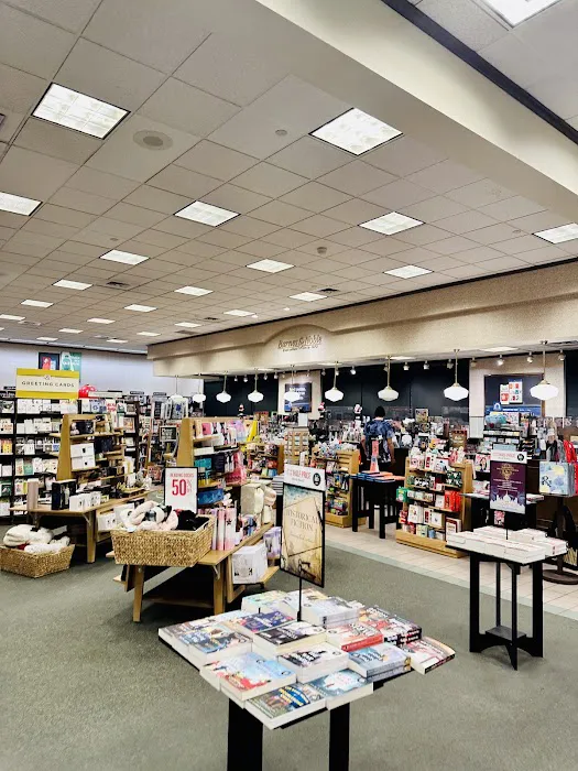 Barnes & Noble 6