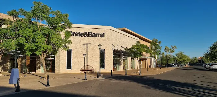 Crate & Barrel 0