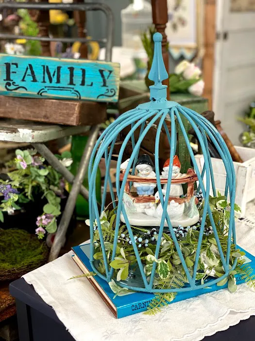 Freakin' Antiquin' Vintage Market 0