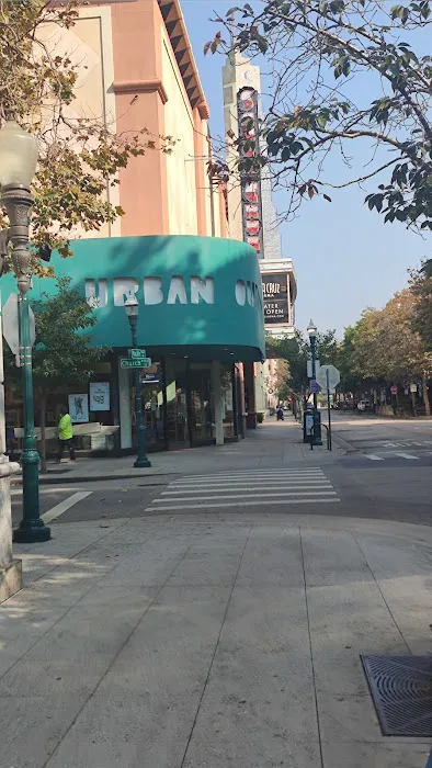 Urban Outfitters 0