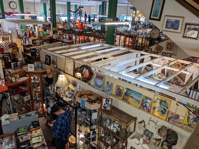 Mission Galleria Antique Shoppe 4