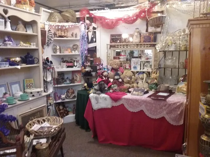 Mission Galleria Antique Shoppe 7