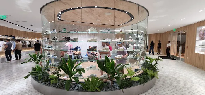 Kith Hawaii 1